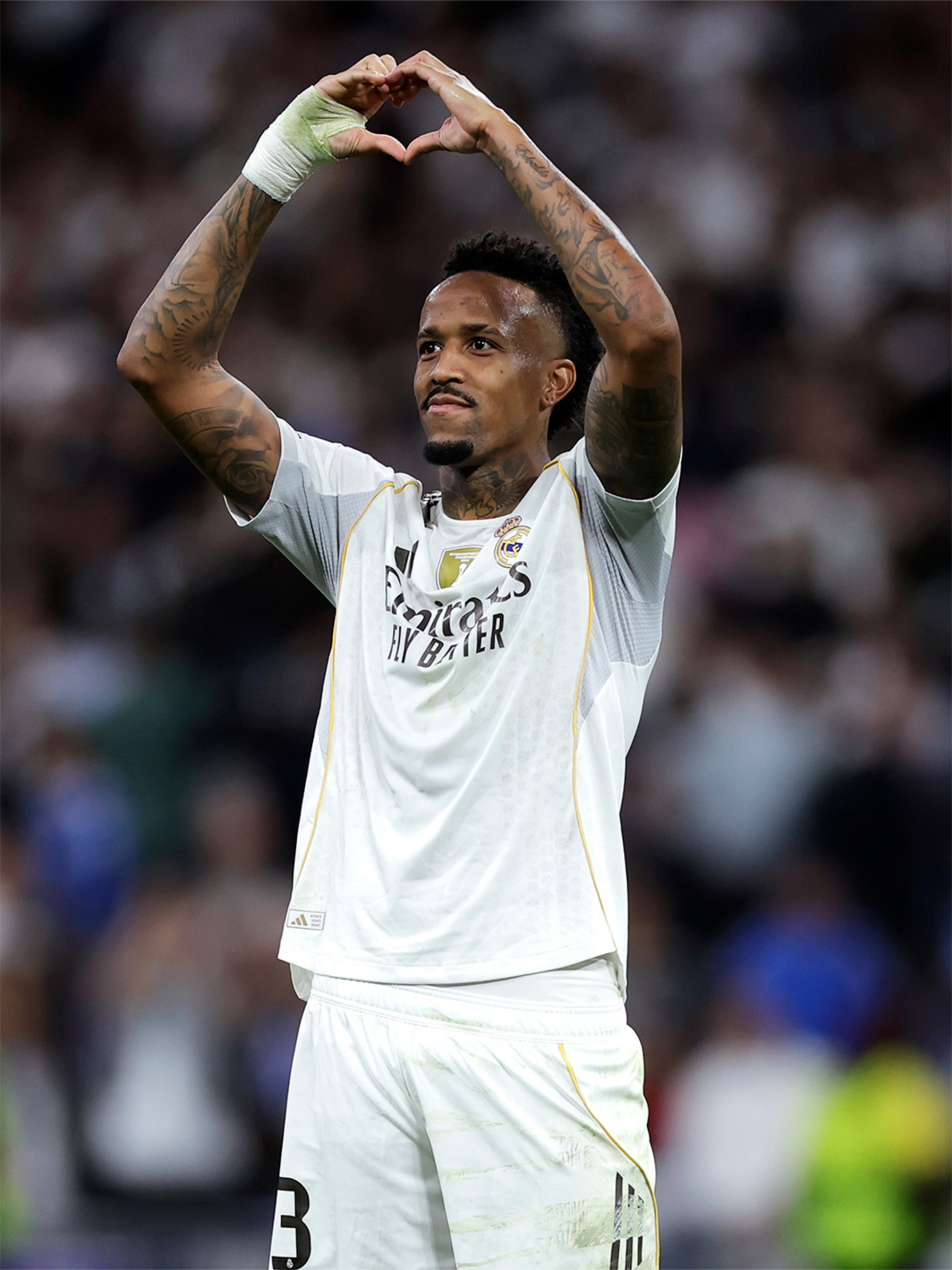 Recuperado, Militão retorna e vira opção no Real Madrid