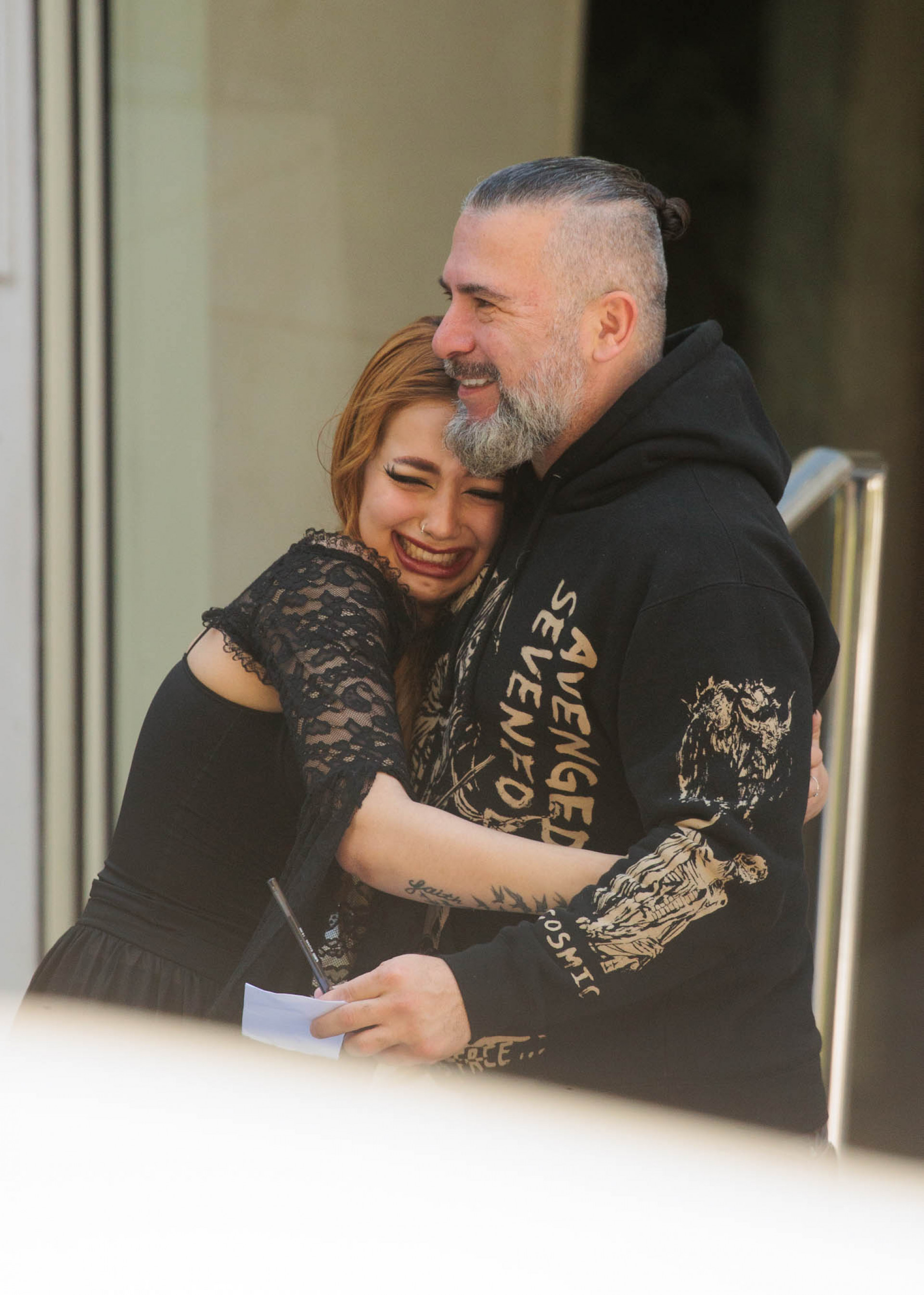 Fã se emociona ao conhecer John Dolmayan, do System of a Down
 - Brazil News