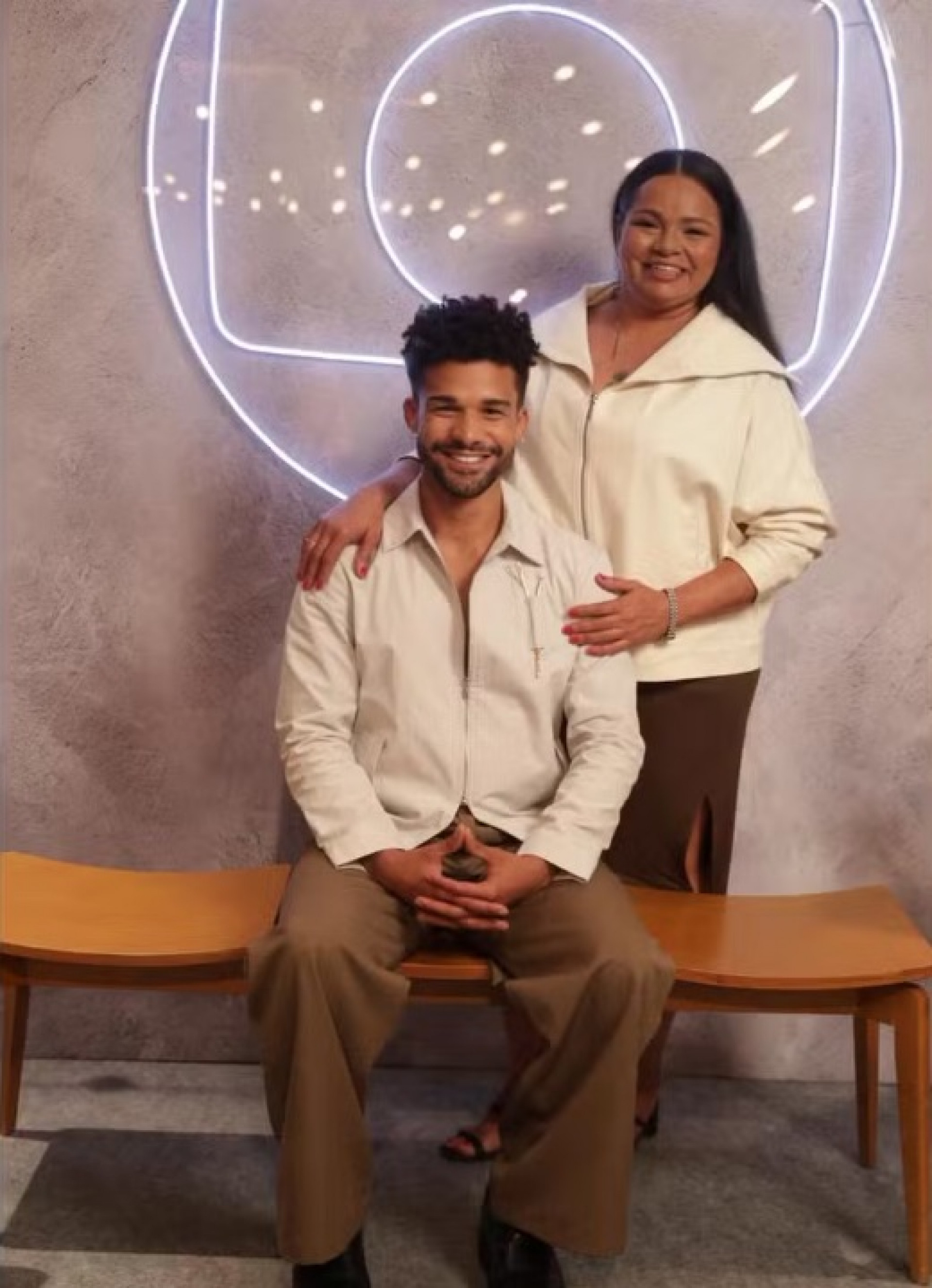 Lucas Leto e mãe Edmea - Beatriz Damy/TV Globo