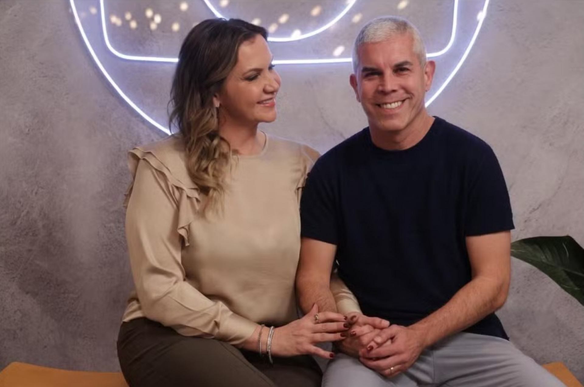 Ricardinho e a mulher, Juliana - Beatriz Damy/TV Globo
