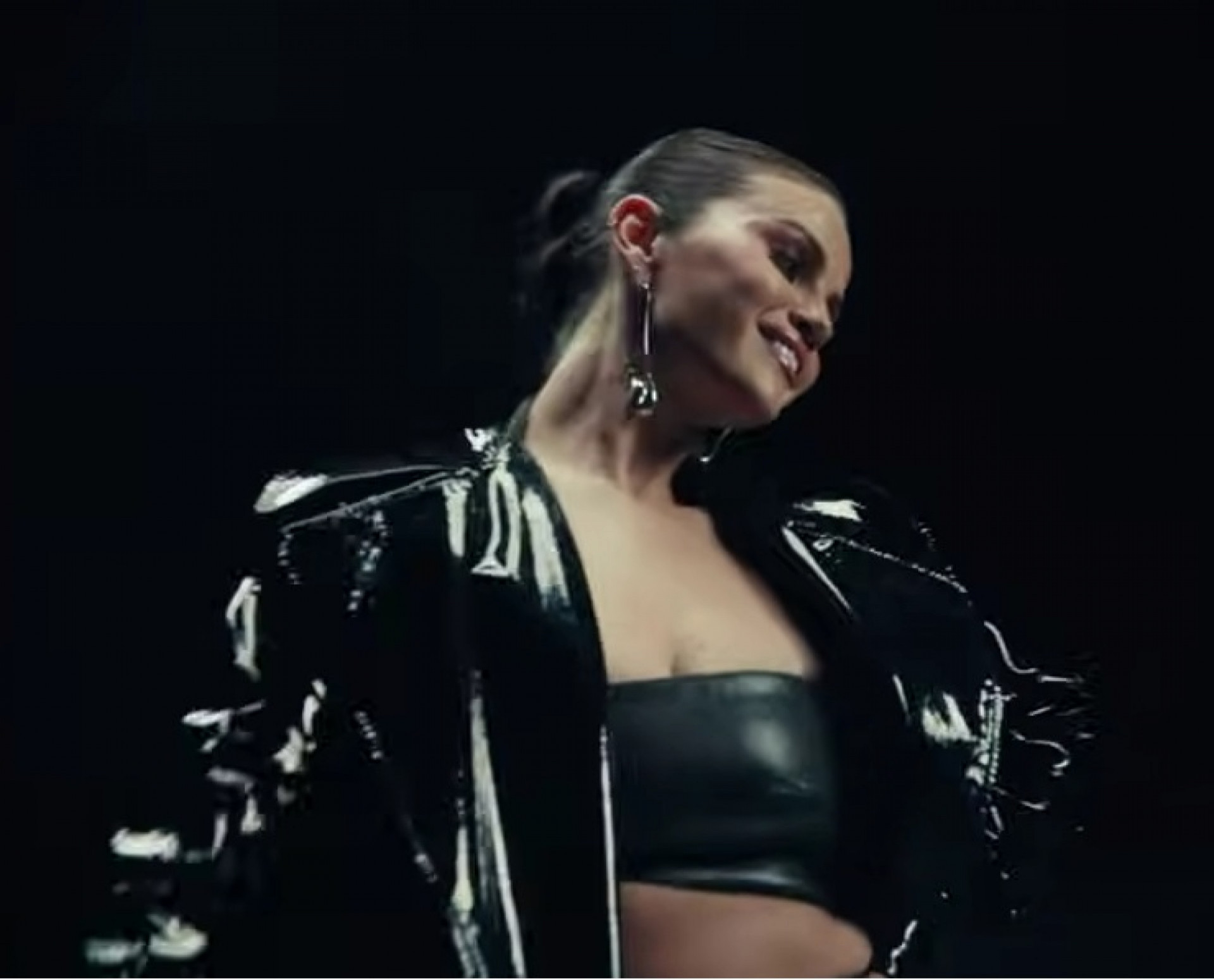 Selena Gomez no clipe 'In The Dark' - Reprodução de vídeo/YouTube