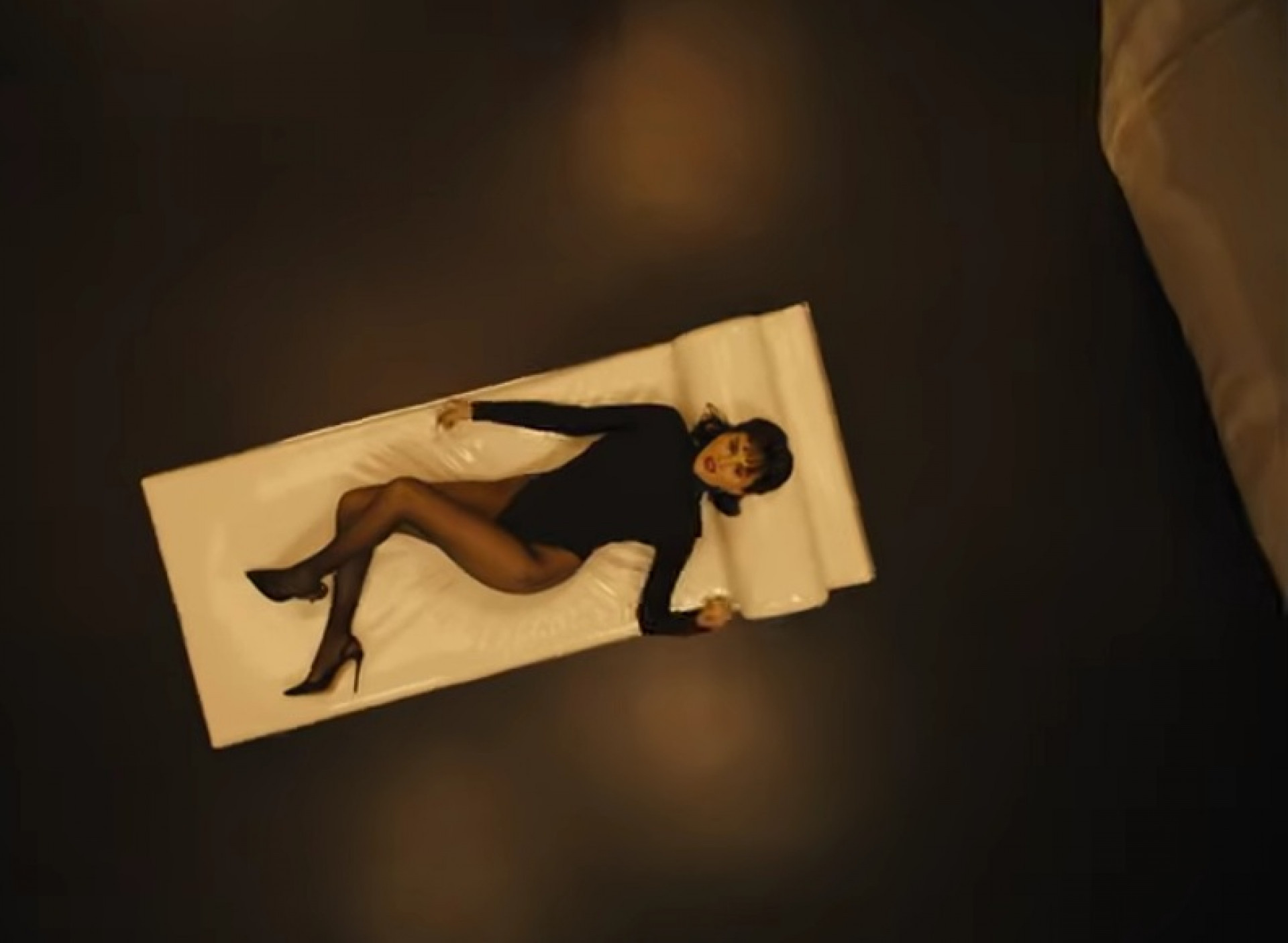 Selena Gomez no clipe 'In The Dark' - Reprodução de vídeo/YouTube