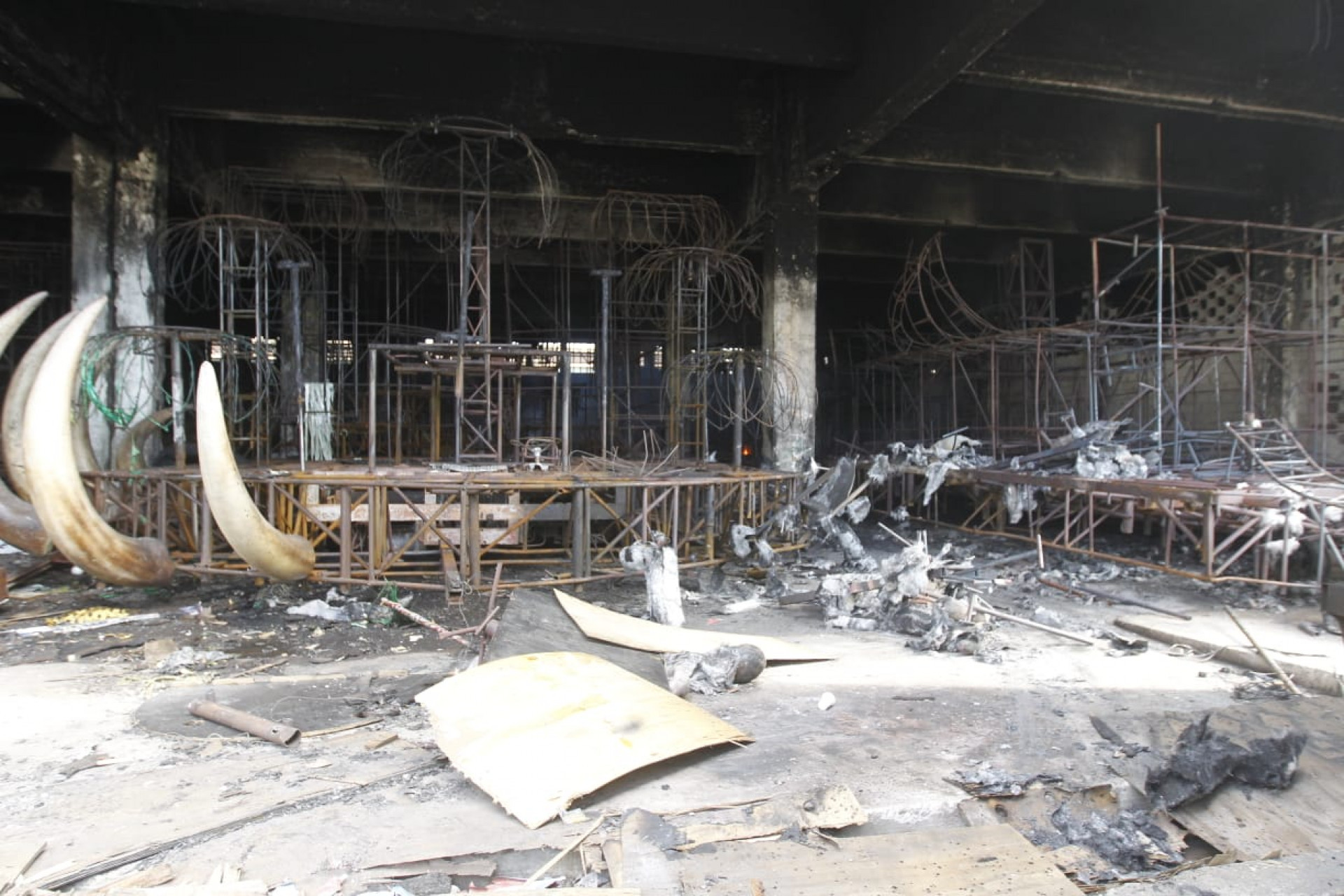 Barrac&otilde;es ficaram destru&iacute;dos ap&oacute;s inc&ecirc;ndio - Reginaldo Pimenta/Ag&ecirc;ncia O Dia