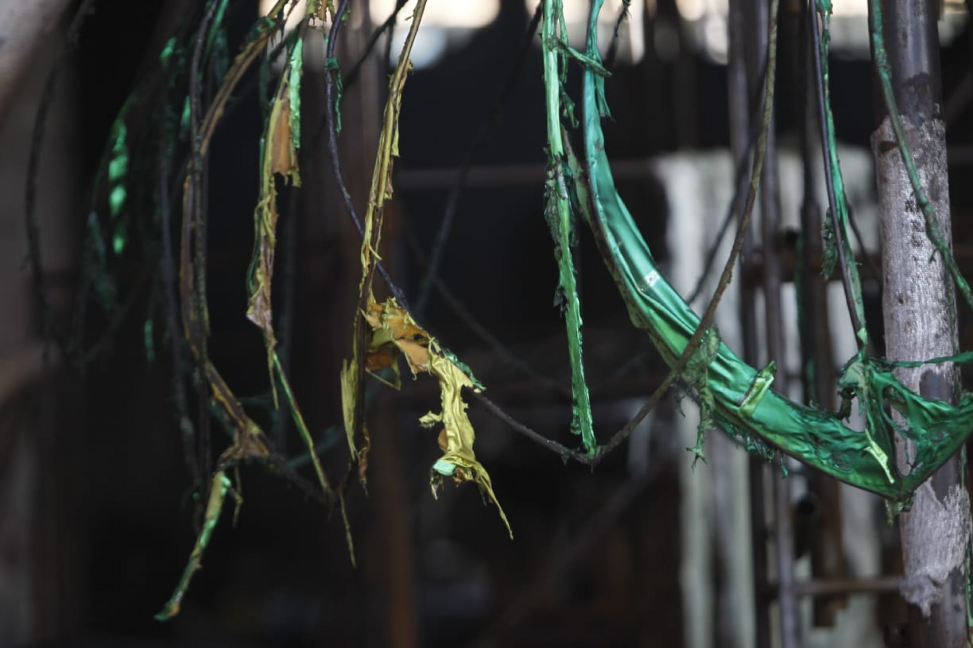 Bombeiros retornam aos barracões para combater novo foco de incêndio - Reginaldo Pimenta/Agência O Dia