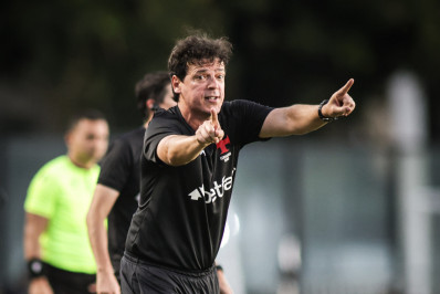 Vasco emenda pior sequência no Brasileirão e vê pressão sobre Fernando Diniz aumentar