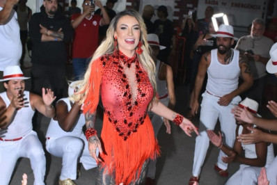 Andressa Urach estreia como musa da Porto da Pedra: 'Sonho'