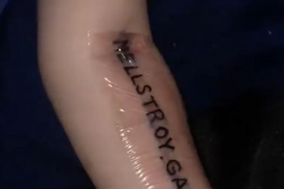 Bebê de 1 ano é 'tatuado' pelos pais em concurso promovido por influenciador