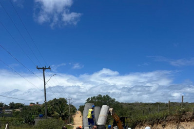 Obras de saneamento da Estrada da Fazendinha, em Búzios, avançam com chegada de novos materiais