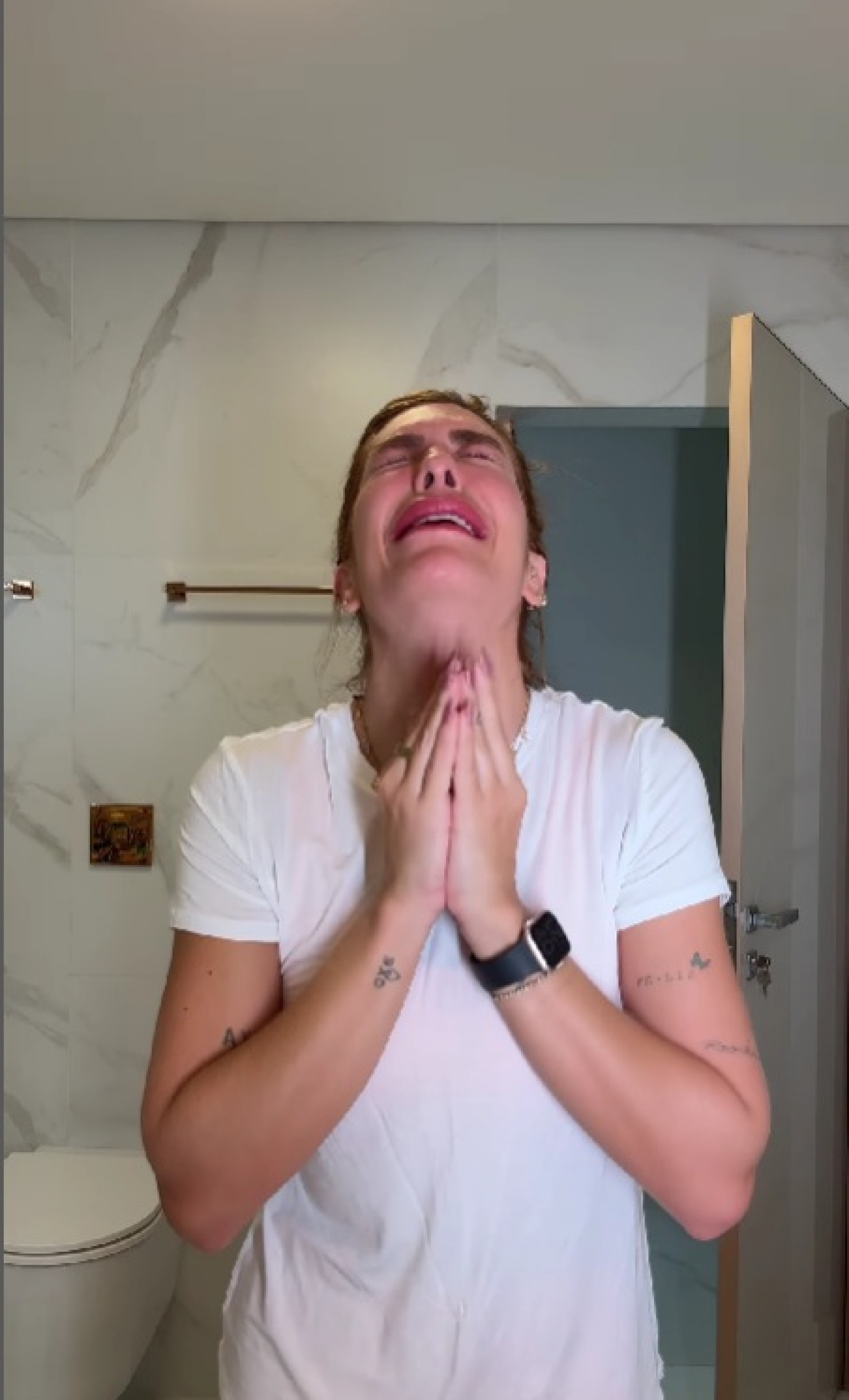 Lore Improta descobrindo que está grávida - Reprodução/Instagram