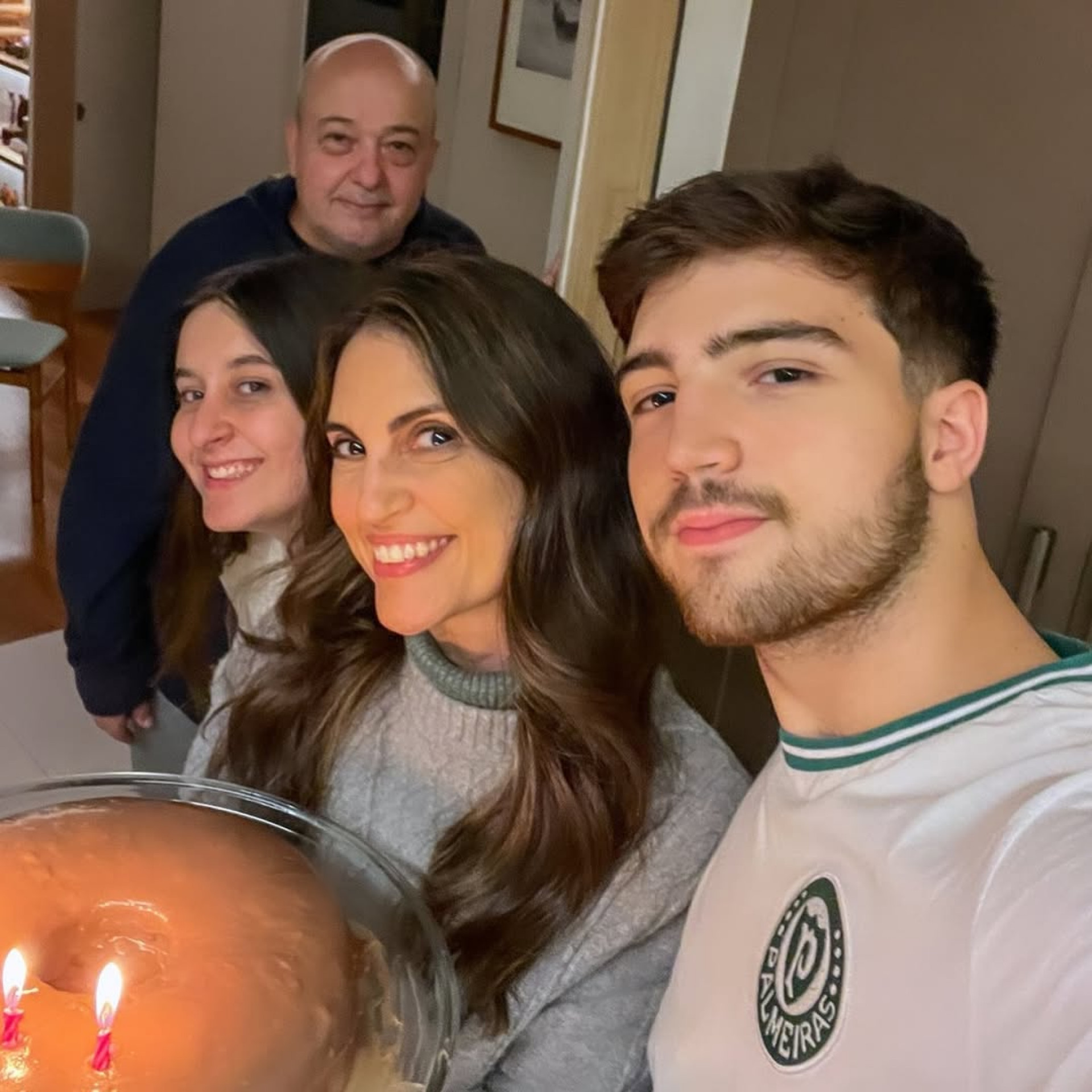 Chris Flores recebeu outro bolo feito pelo filho e a nora  - Reprodução/Instagram 