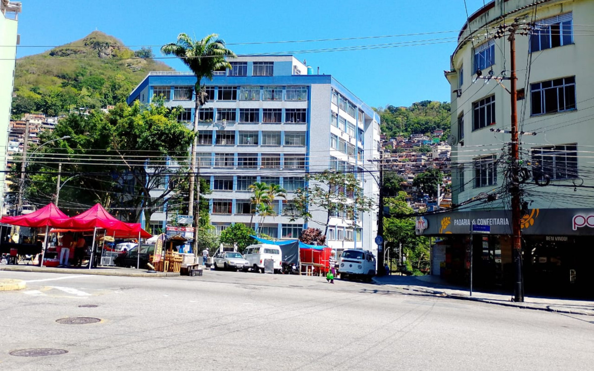 Movimentação na Rua Conde de Bonfim, na Tijuca, após intenso tiroteio - Reginaldo Pimenta/Agência O DIA