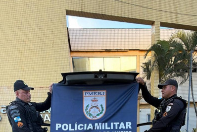 PM intercepta carro com R$ 10 mil em bebidas ilegais e prende dupla ligada ao tráfico em Rio das Ostras