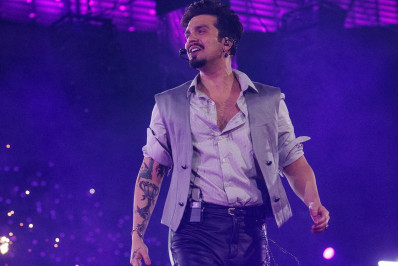 Luan Santana se declara à filha e mulher em gravação de audiovisual