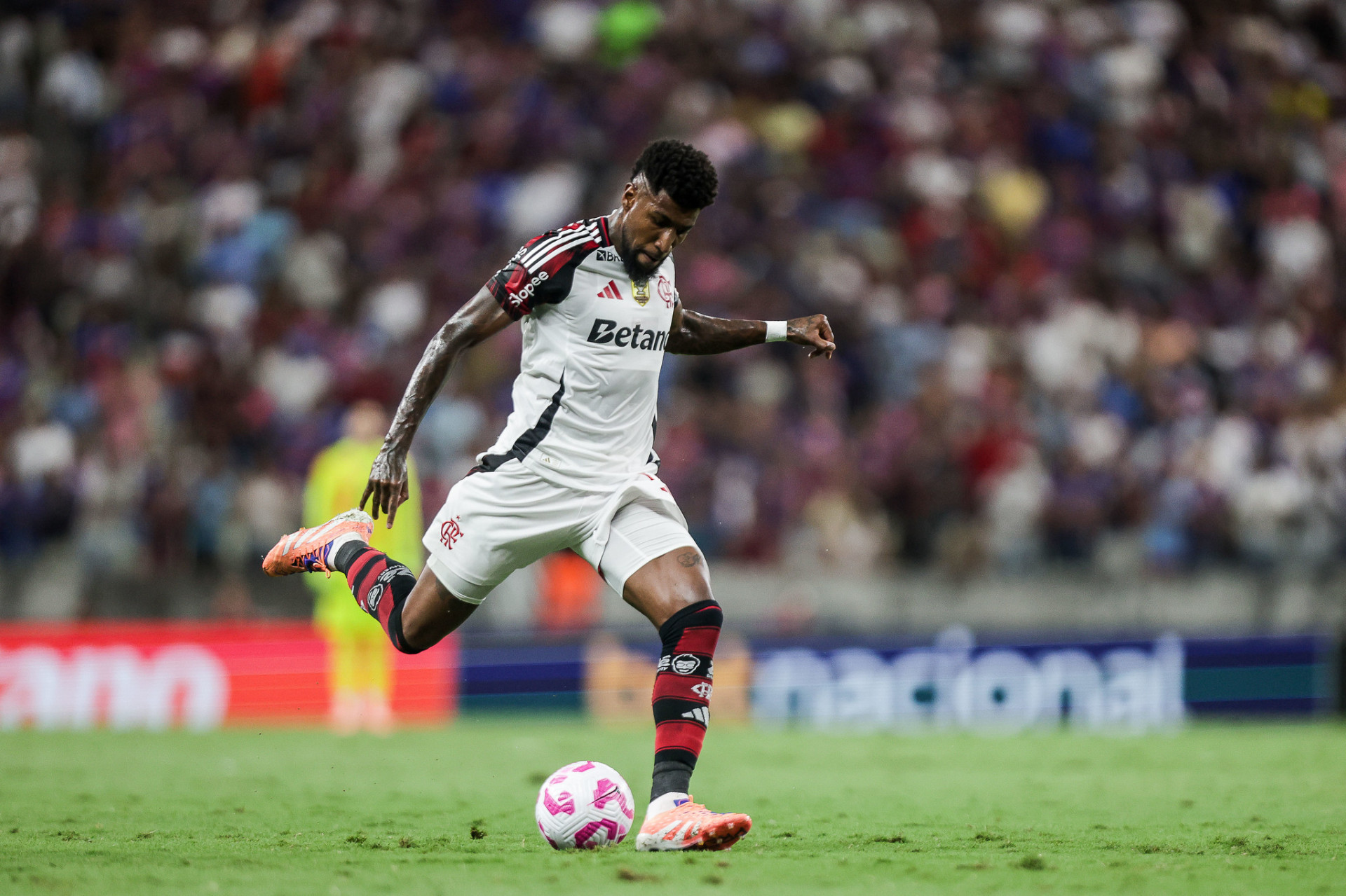 Emerson Royal em ação contra o Fortaleza - Gilvan de Souza/Flamengo