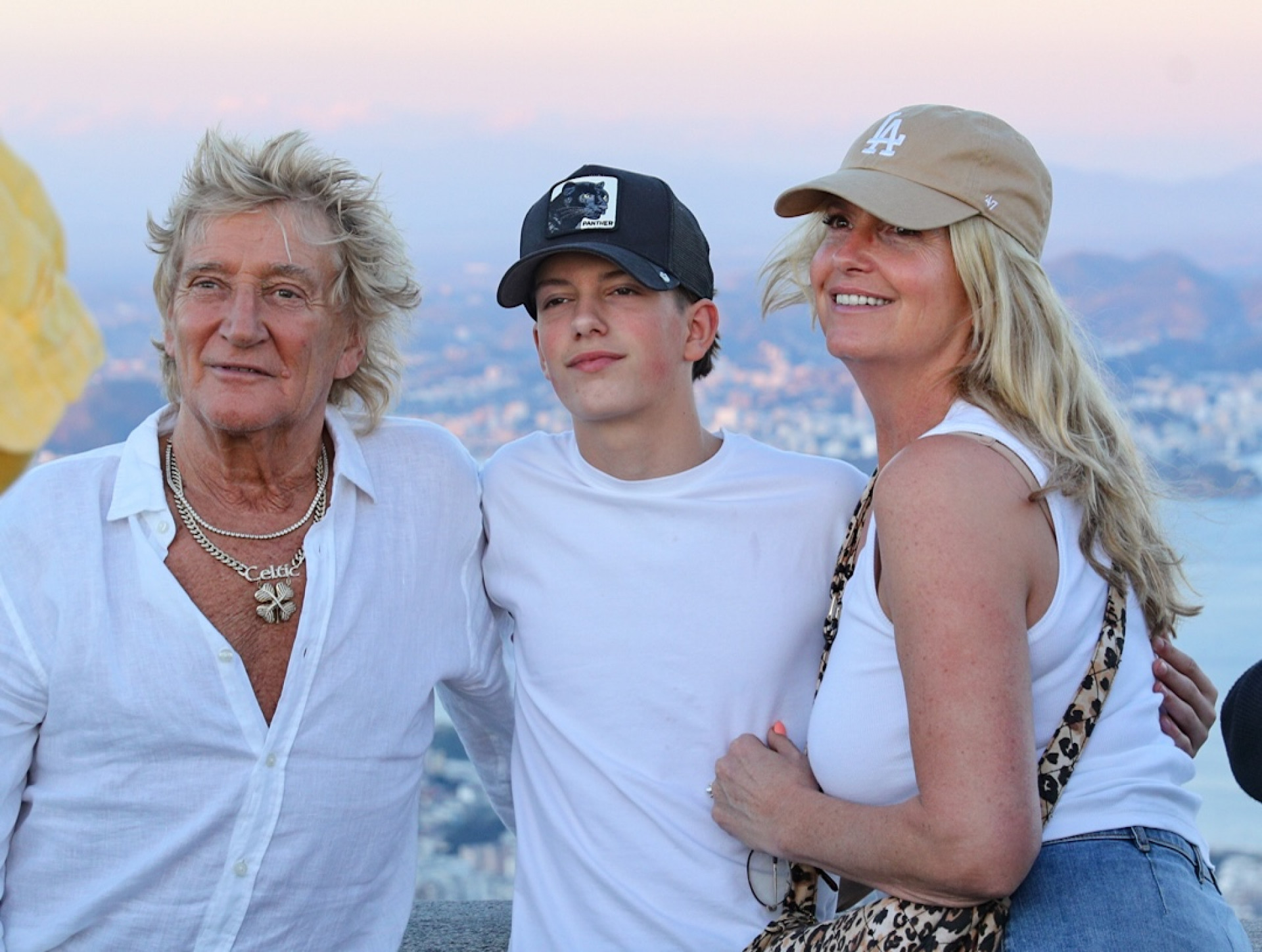 Rod Stewart e família no Rio de Janeiro - Reprodução/Victor Chapetta/BrazilNews