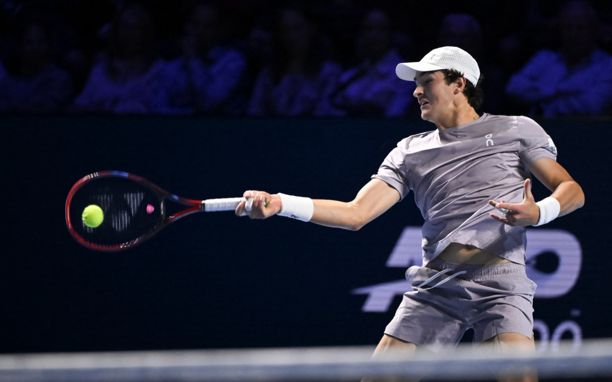 João Fonseca em açõa na final do ATP 500 da Basileia