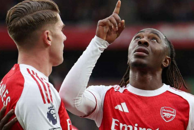 Arsenal bate o Palace com 'lei do ex' e dispara na liderança após derrota do City