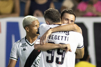 Lucas Piton comemora fim do jejum de Vegetti: 'Goleador nato'