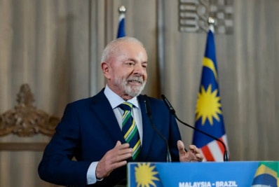 'Rei morto, rei posto' e 'Bolsonaro era nada', diz Lula após conversa com Trump na Malásia