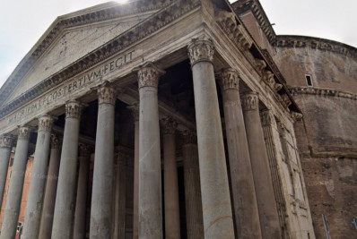 Turista morre após cair de muro de 7 metros no Panteão, templo histórico em Roma