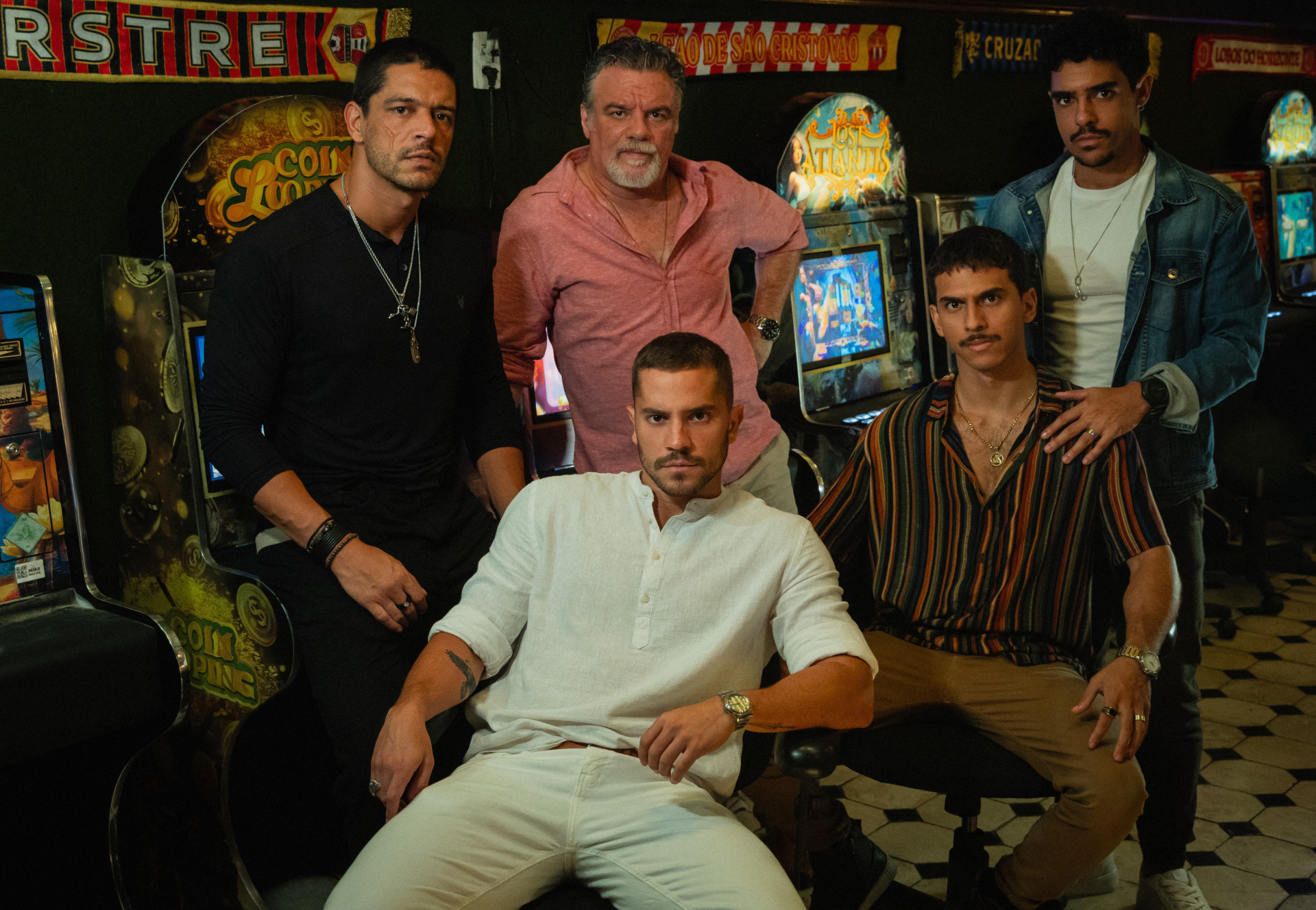 Pedro Lamim, André Lamoglia, Adriano Garib, Ruan Aguiar e Igor Fernandes em 'Os Donos do Jogo'. - Marcos Serra Lima/Netflix