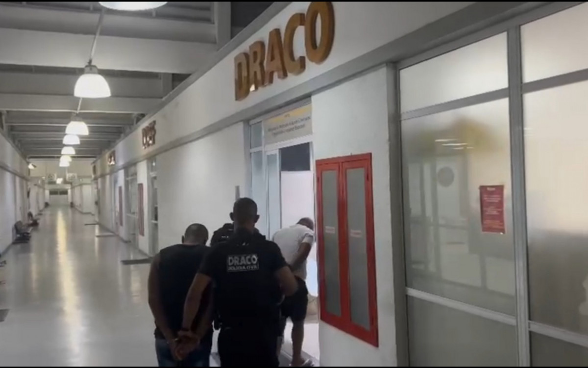 Milicianos foram presos por agentes da Draco; eles estavam com uma pistola 9mm