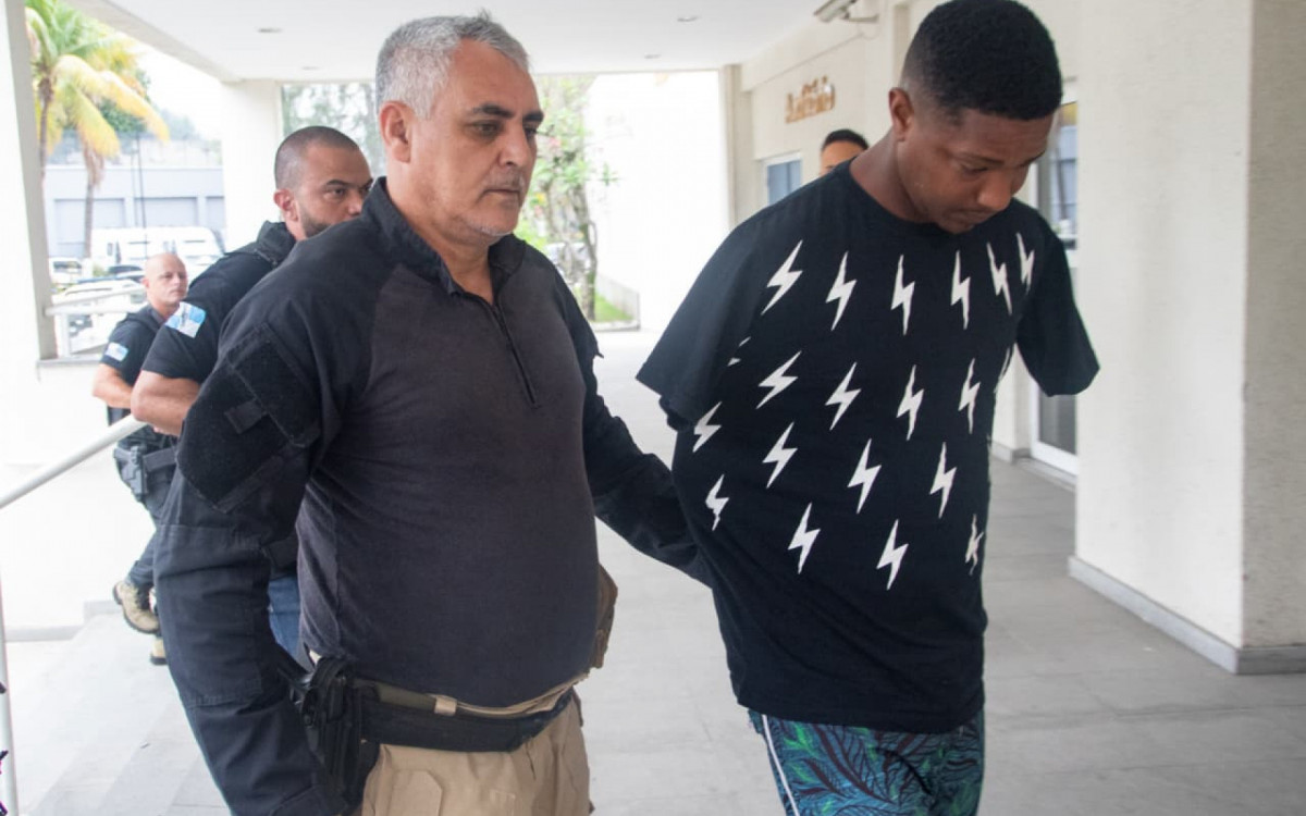 Preso na megaoperação na Penha e Alemão chegando à Cidade da Polícia - Érica Martins/Agência O DIA