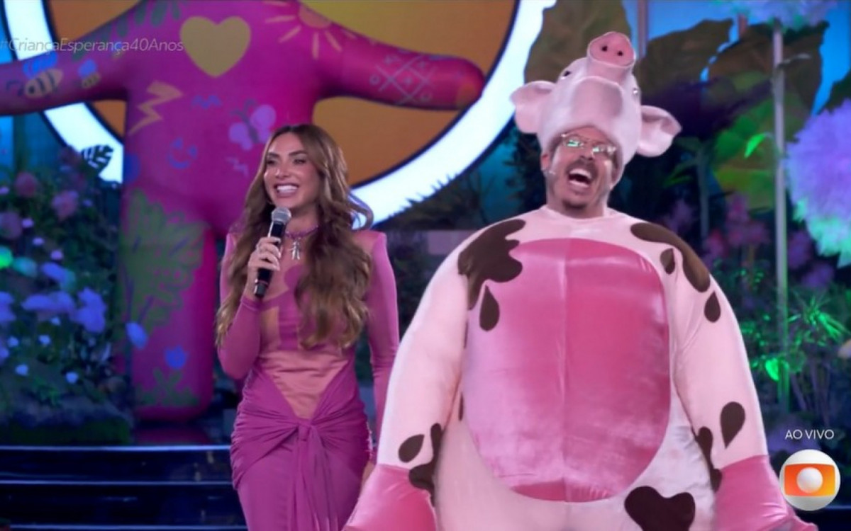 Fábio Porchat cai na gargalhada com Nicole Bahls no 'Criança Esperança' - Reprodução/TV Globo