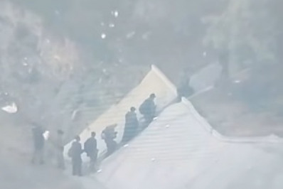 Vídeo: Drones da PM filmam fuga de criminosos em megaoperação na Penha e Alemão