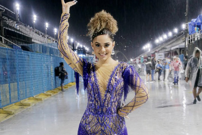 Musa da Acadêmicos de Niterói, Karinne Rodrigues fará sua estreia no Grupo Especial em 2026