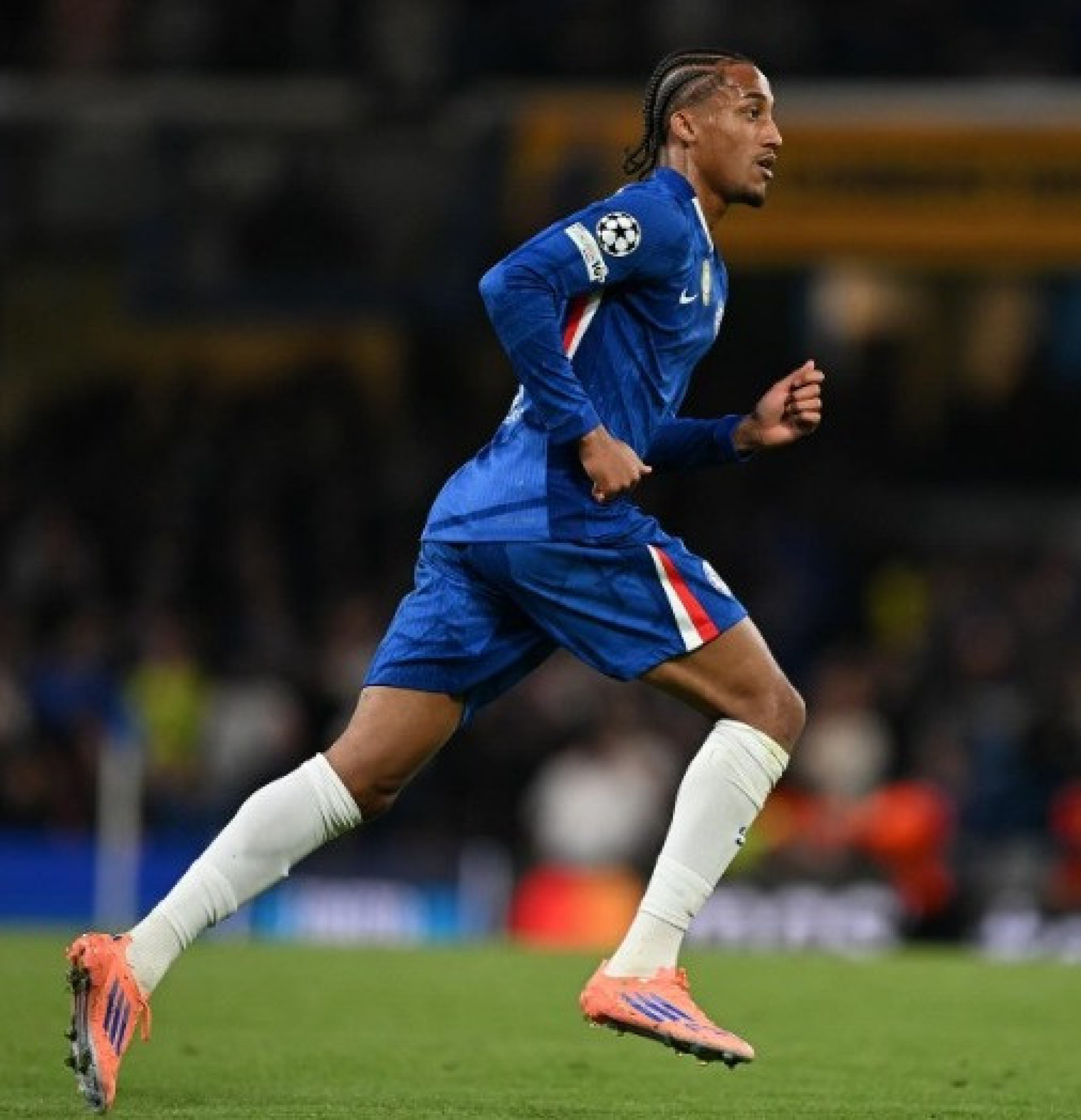 João Pedro em ação pelo Chelsea