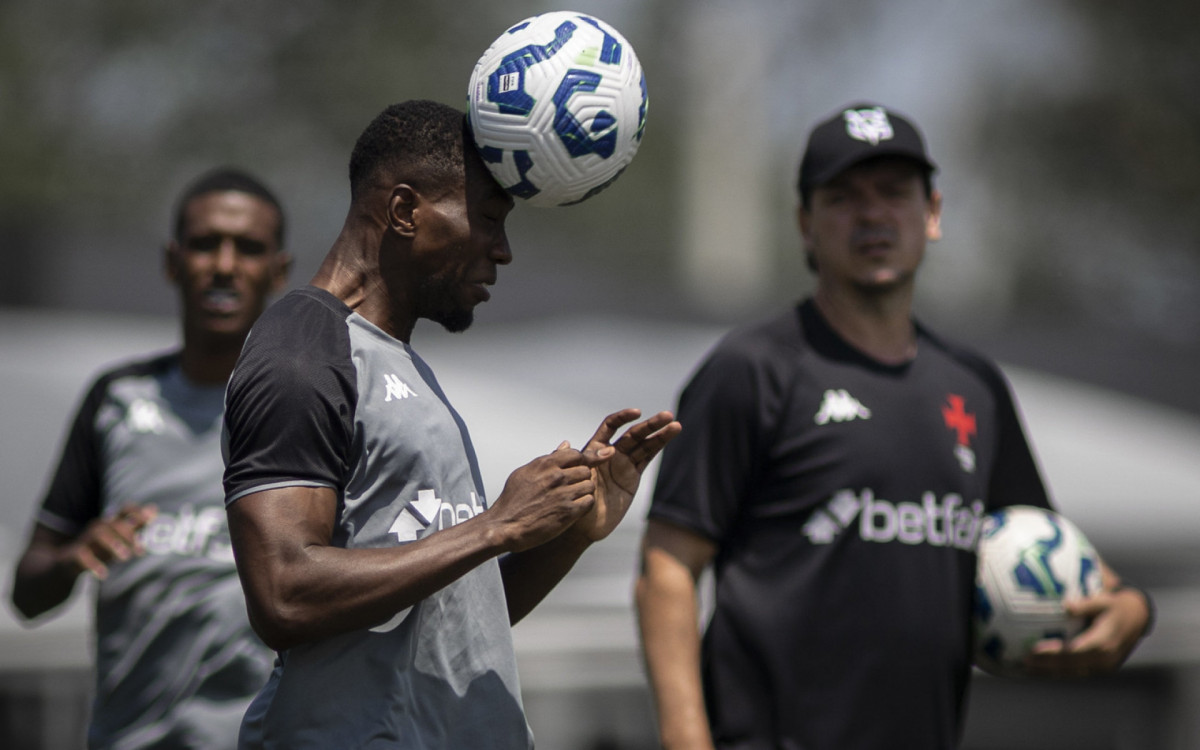 Carlos Cuesta e Robert Renan estão invictos com o Vasco