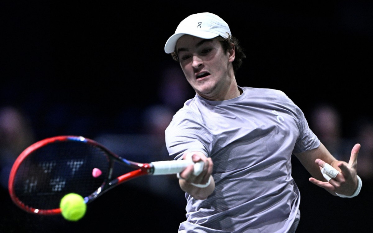 João Fonseca em ação contra Karen Khachanov