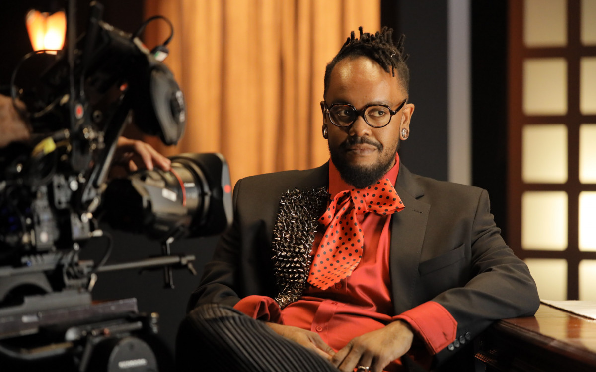 Influenciador Fabão usa o humor para desvendar mistério em programa