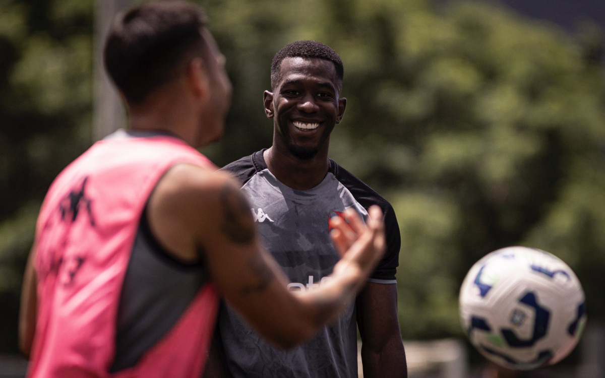 Carlos Cuesta vem sendo destaque no Vasco