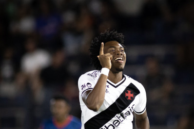 GB ignora concorrência, aproveita oportunidades e pede espaço no Vasco