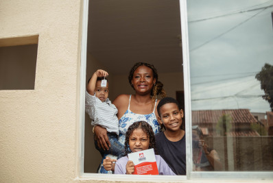 Prefeitura de Maricá entrega casas reformadas a famílias do município