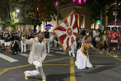 Viradouro e Acadêmicos de Niterói começam ensaios na Av. Amaral Peixoto