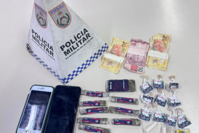 Polícia Militar detém dois adolescentes e prende um homem pelo crime de tráfico de drogas 