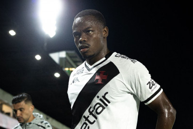 Imprensa colombiana destaca momento de Andrés Gómez no Vasco: 'Voando'