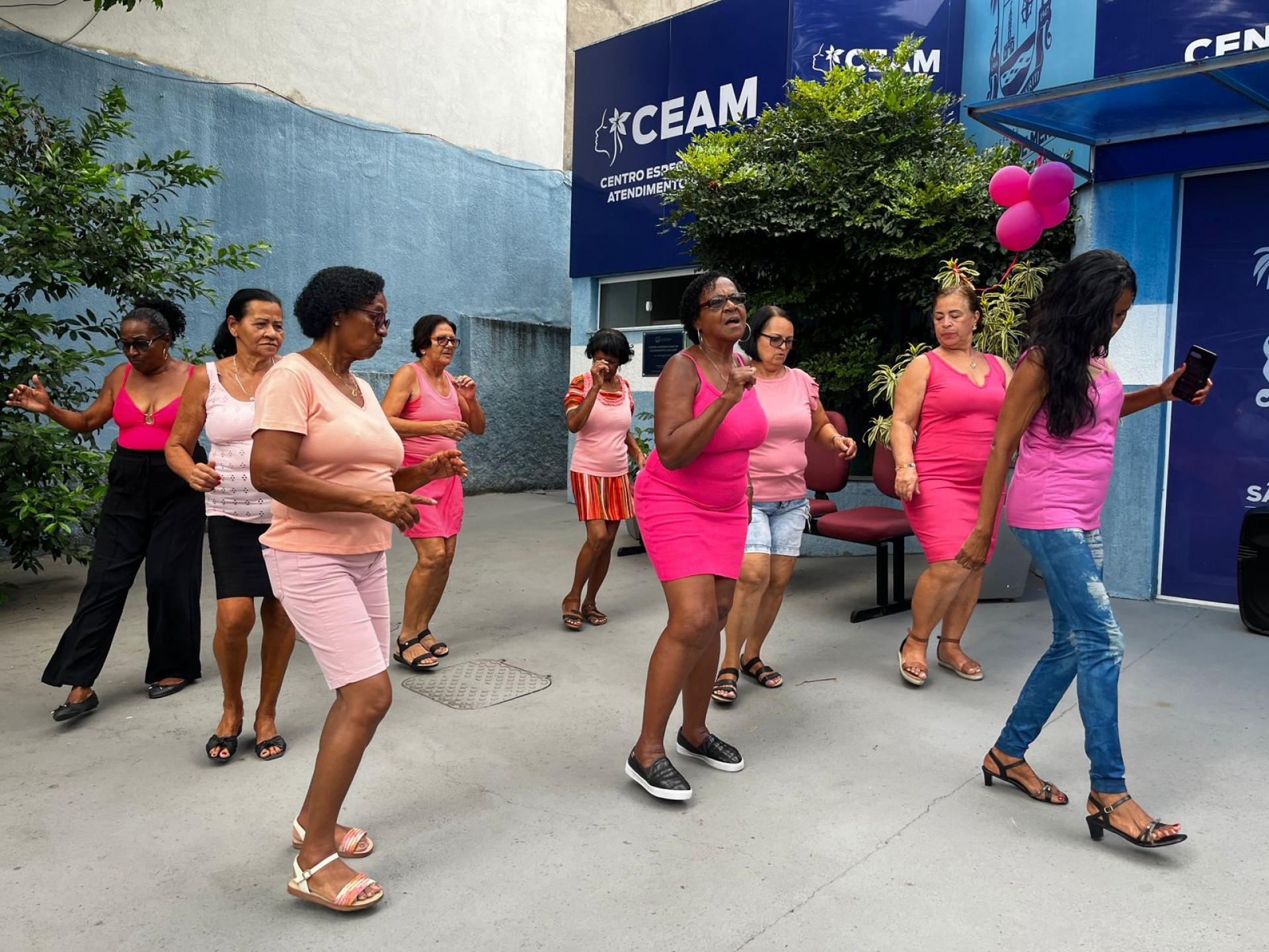 O encontro contou com aula de dan&ccedil;a, sess&atilde;o de massoterapia e integra&ccedil;&atilde;o com as alunas - Sabryna Delfim/ PMSJM