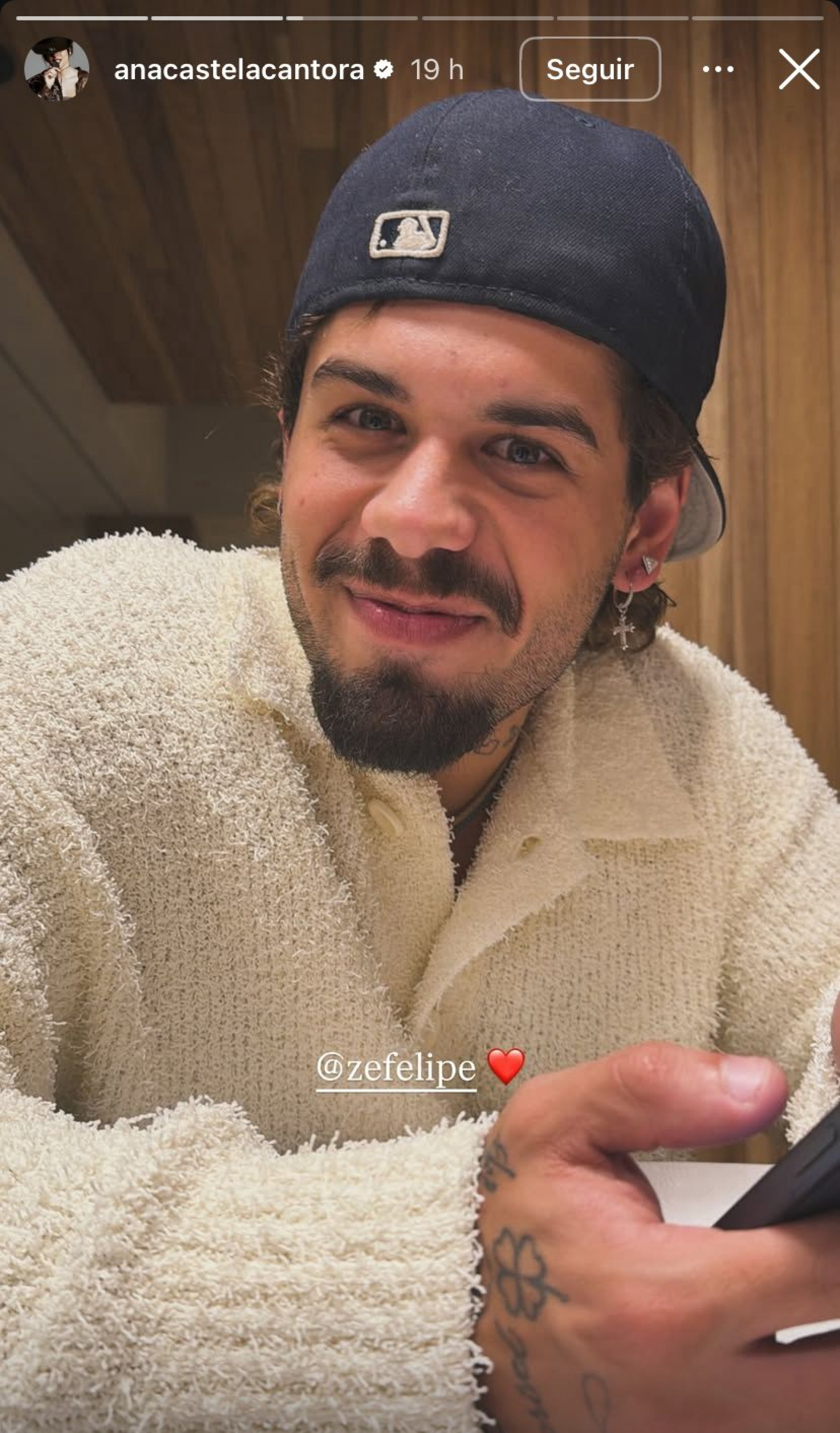 Ana compartilhou o reencontro com Zé nos stories - Reprodução/Instagram