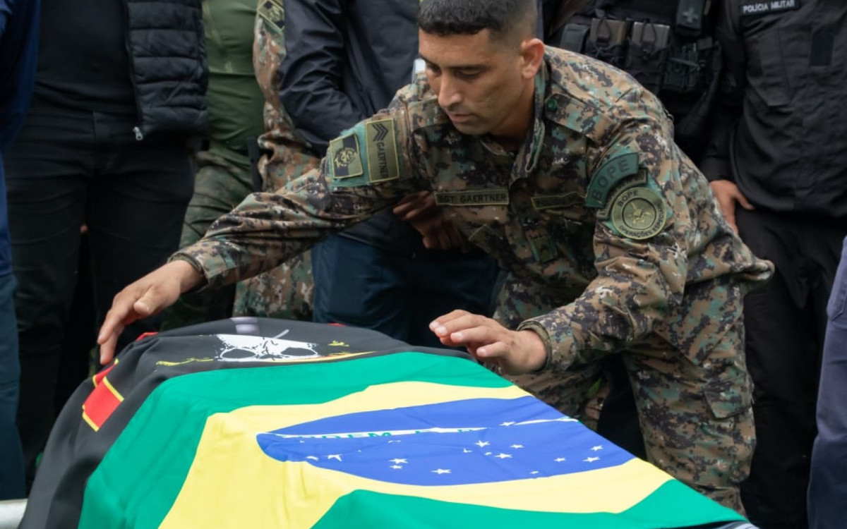 Sepultamento do PM Heber Carvalho ocorreu na tarde desta quinta (30), na Sulacap