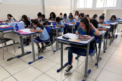 Piso salarial para profissionais da educação básica pública é aprovado