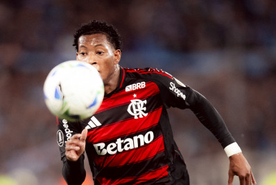 Veja a análise do VAR da expulsão de Plata, muito reclamada pelo Flamengo