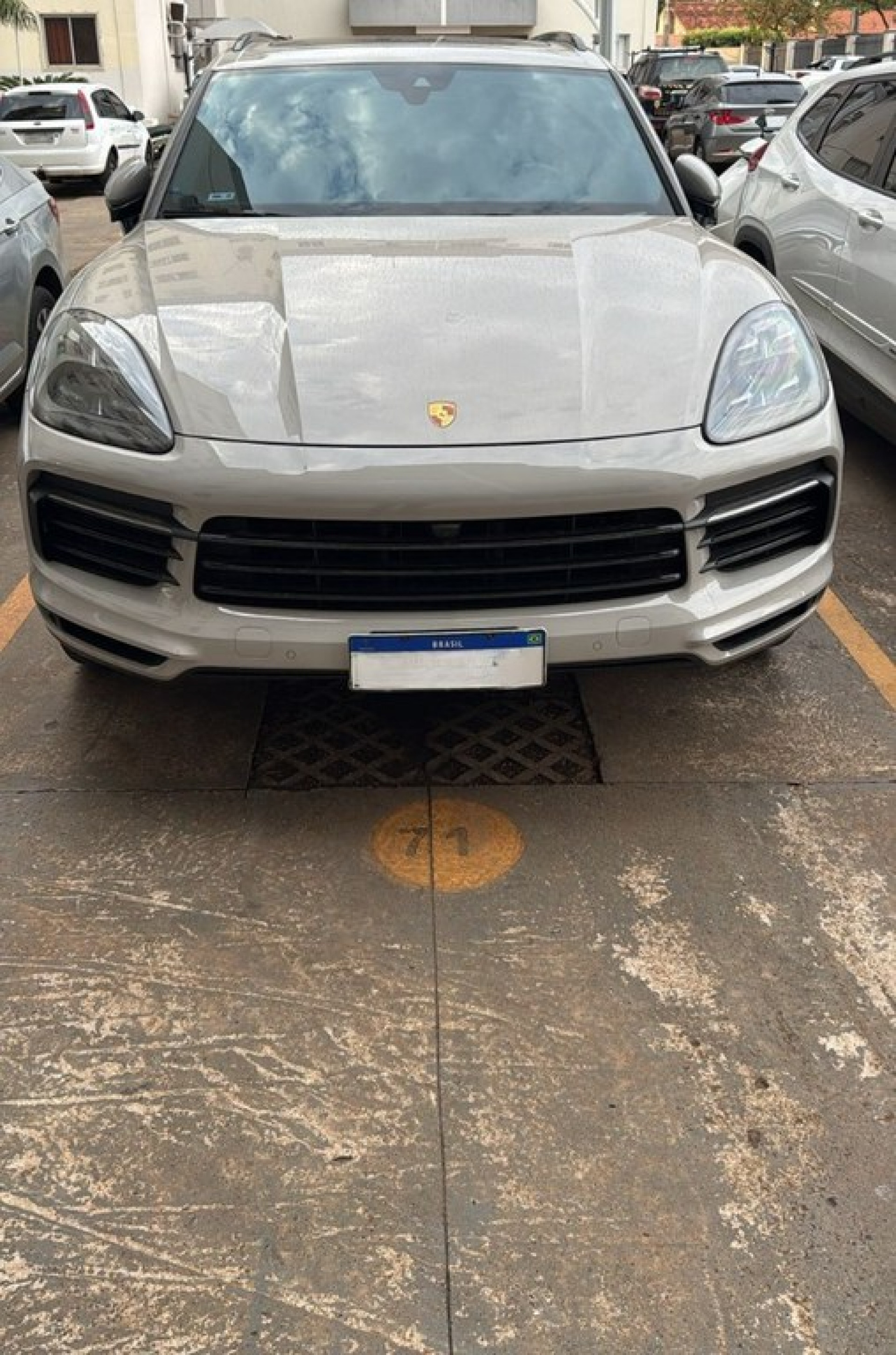 Carro de luxo foi apreendido na ção - Divulgação/ PF