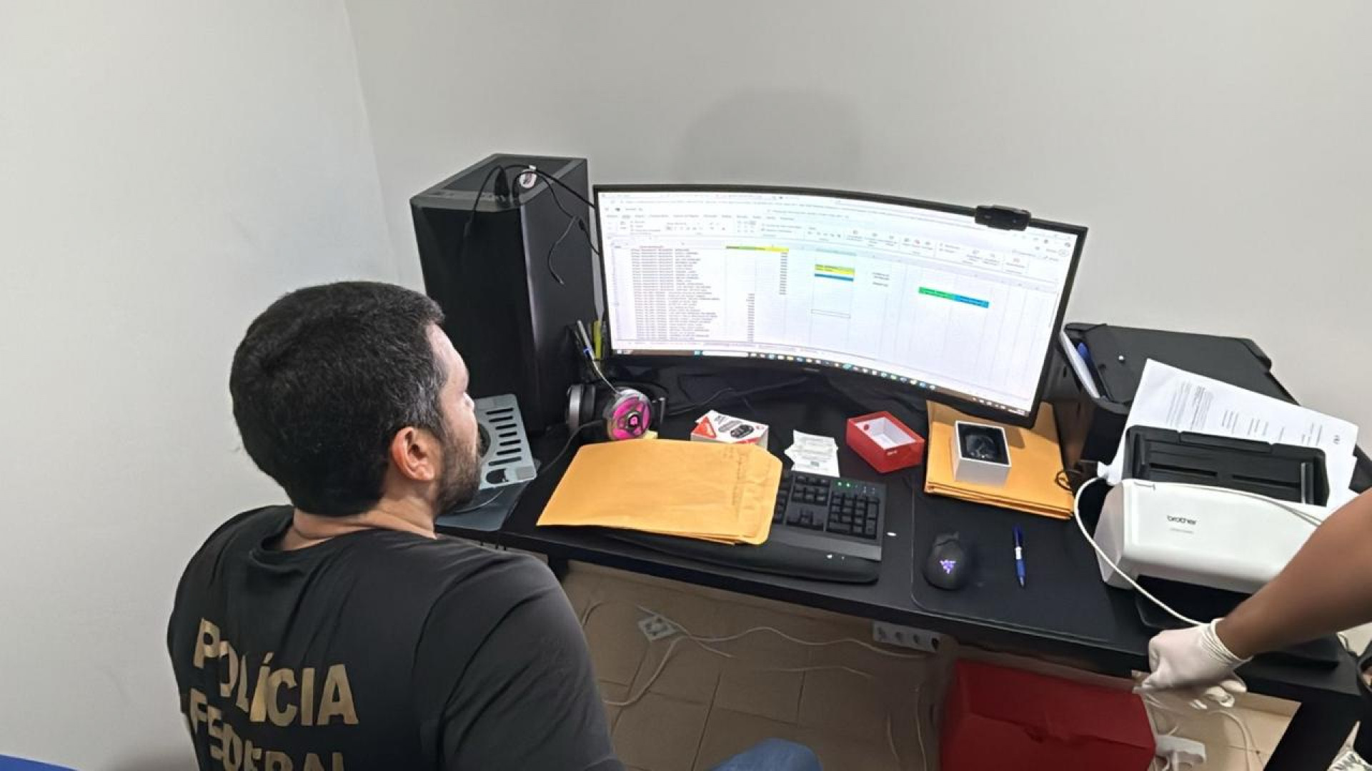 PF encontrou 'escrit&oacute;rio do crime' na casa de investigado em Mogi das Cruzes - Divulga&ccedil;&atilde;o / Pol&iacute;cia Federal