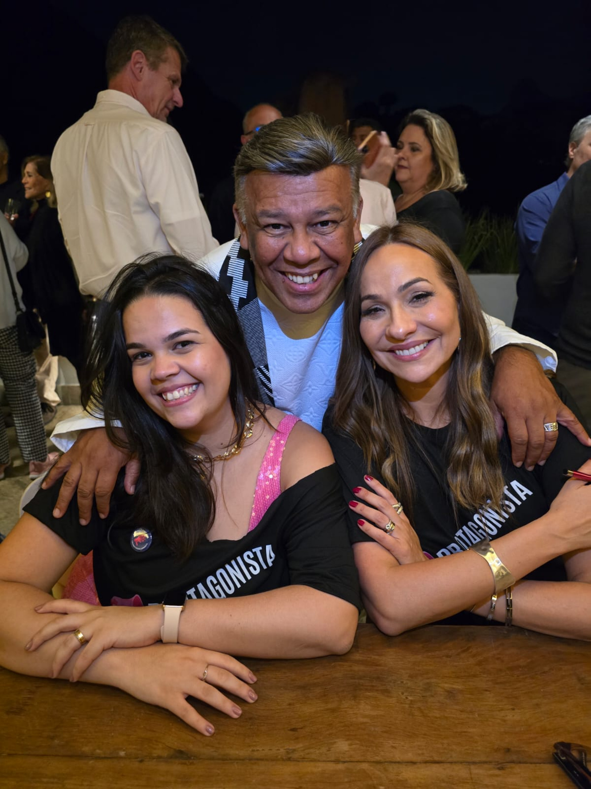 Livro best seller traz trajetória de jovem nascida na Baixada Fluminense