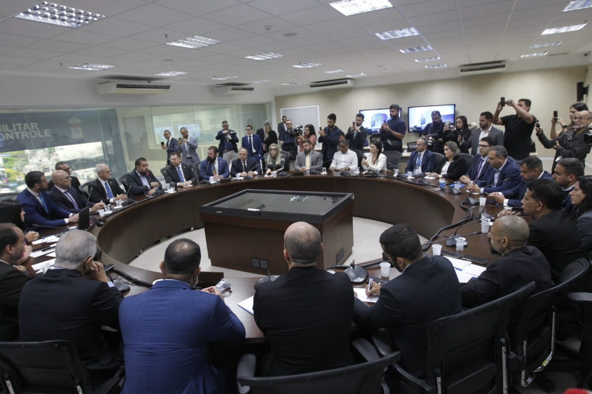 Cláudio Castro se reuniu com parlamentares e secretários no CICC - Reginaldo Pimenta / Agência O Dia