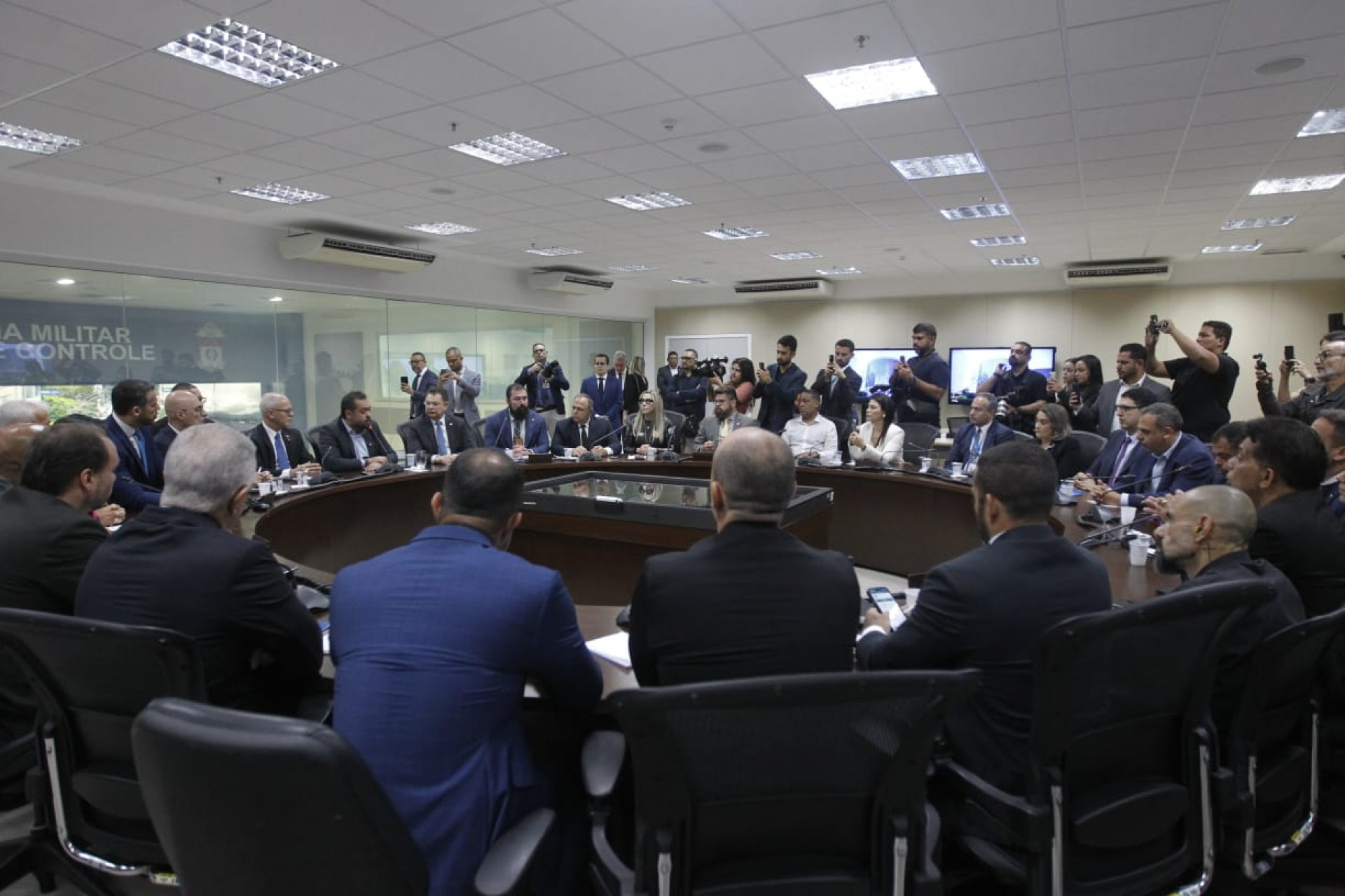 Cláudio Castro se reuniu com parlamentares e secretários no CICC - Reginaldo Pimenta / Agência O Dia